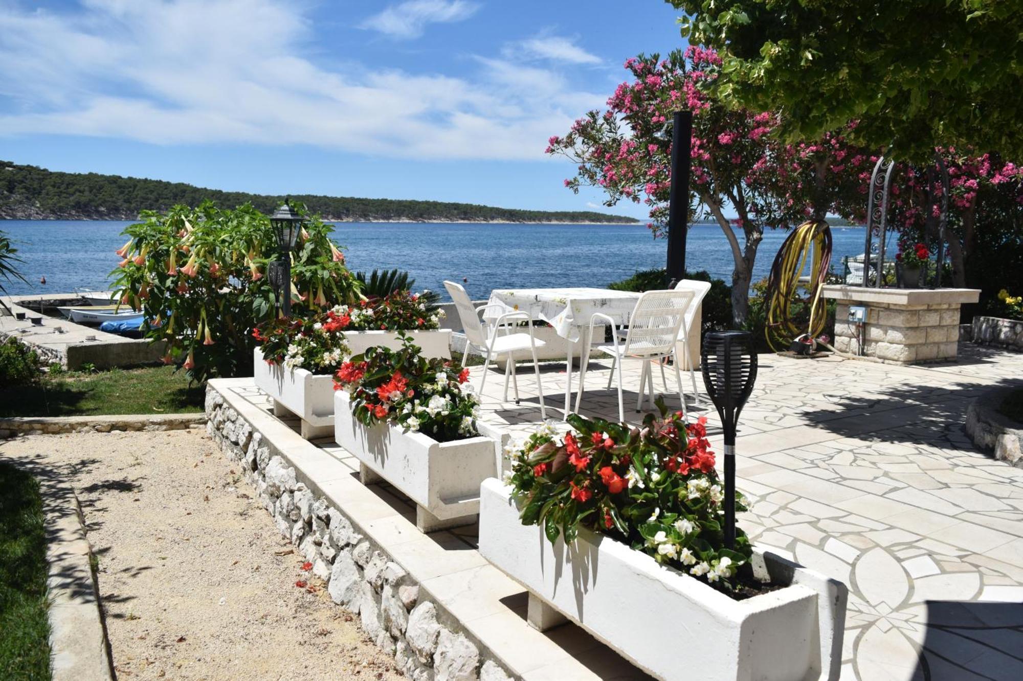 Apartments And Rooms By The Sea Barbat, Rab - 4973 Rab Town Luaran gambar