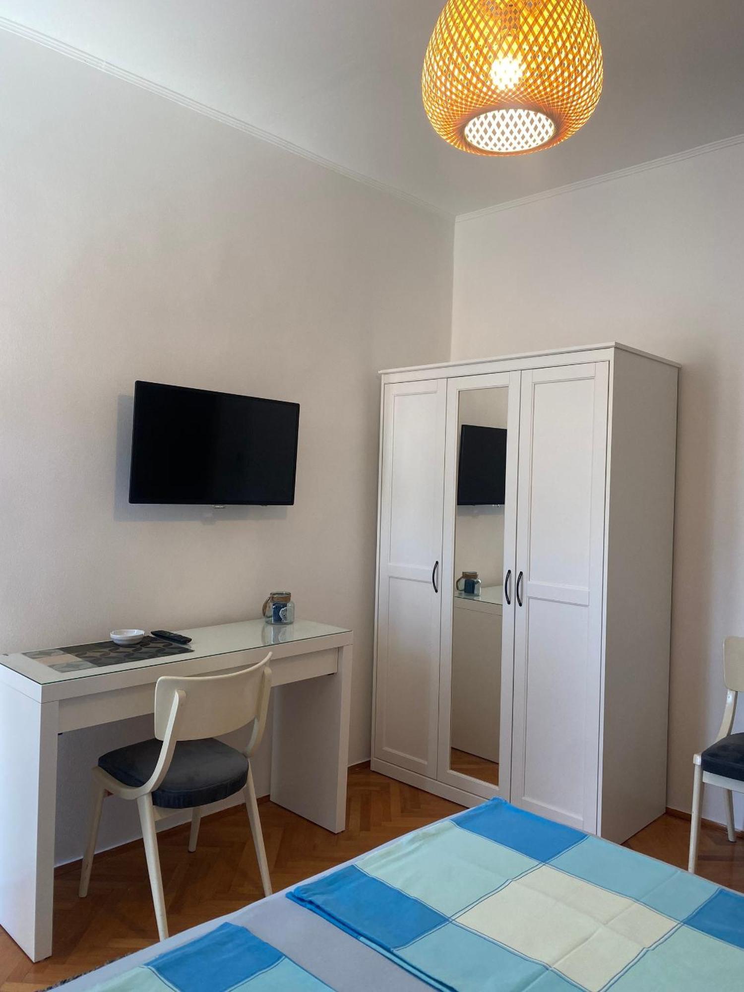 Apartments And Rooms By The Sea Barbat, Rab - 4973 Rab Town Bilik gambar